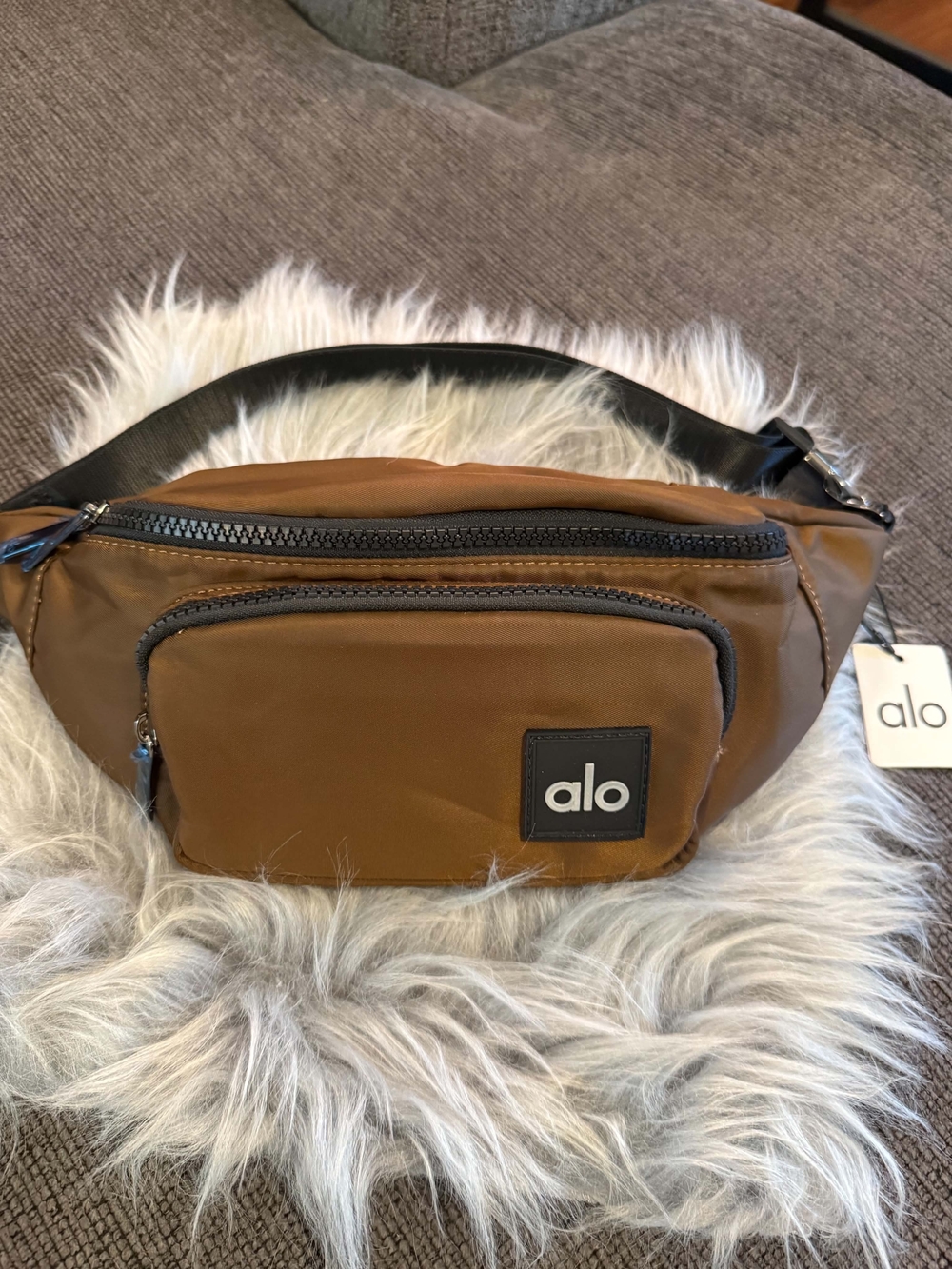 ALO Yoga  Espresso Waist Bag - Compact Everyday Carry